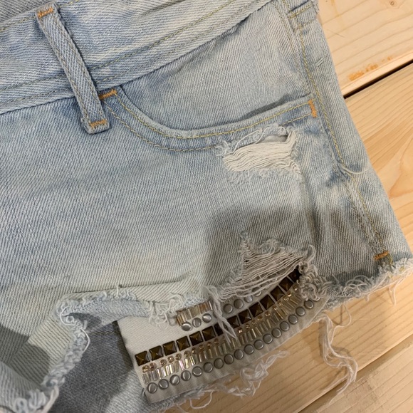 Hollister Jean shorts with visible beaded pocket - Picture 3 of 3